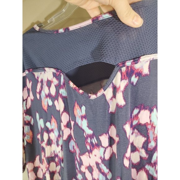 Livi Purple Watercolor Chest Cut-Out Blouse, Size 22/24 Mesh Design Rayon - Picture 2 of 7